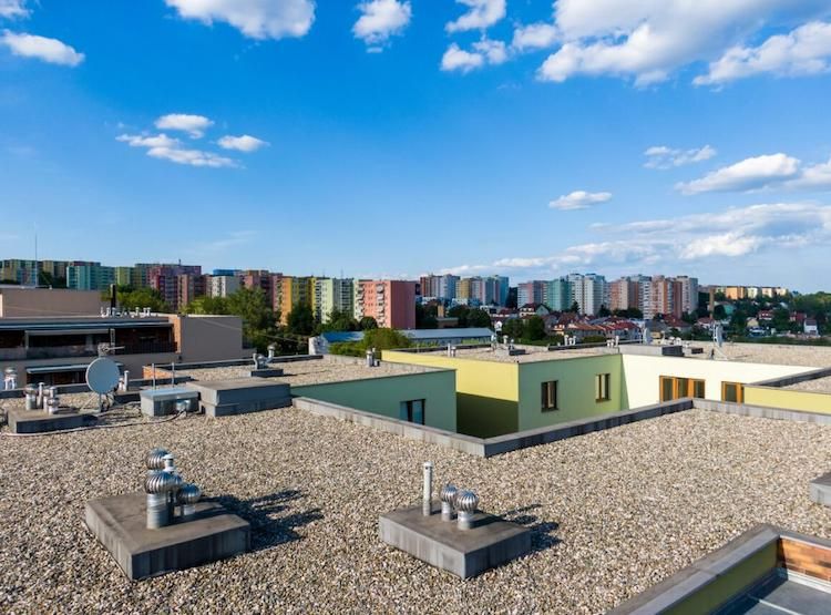 Плоские инверсионные кровли: устройство, плюсы и минусы, применение плёнок