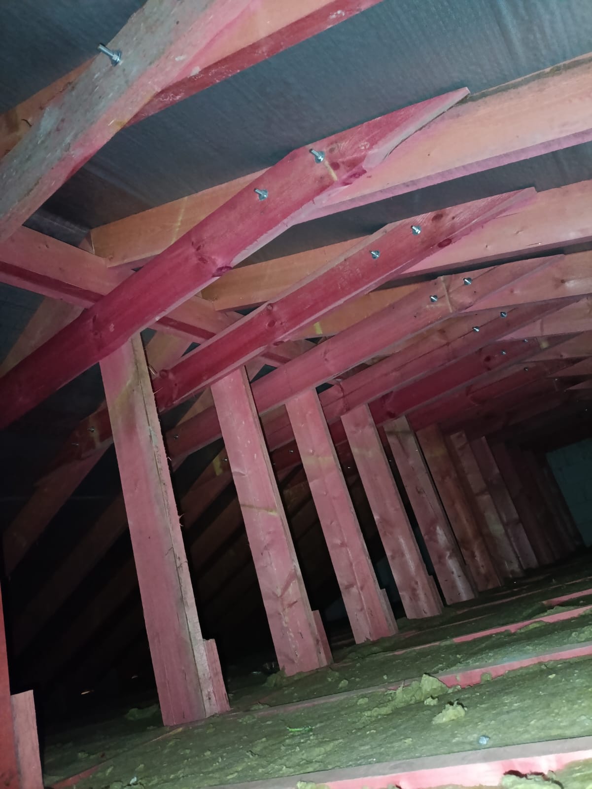 Оқшауланбаған жоталы шатырдағы су оқшаулауы